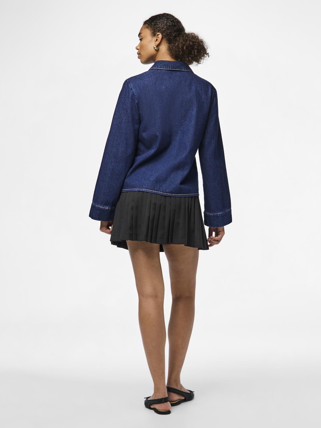 model_shot-back